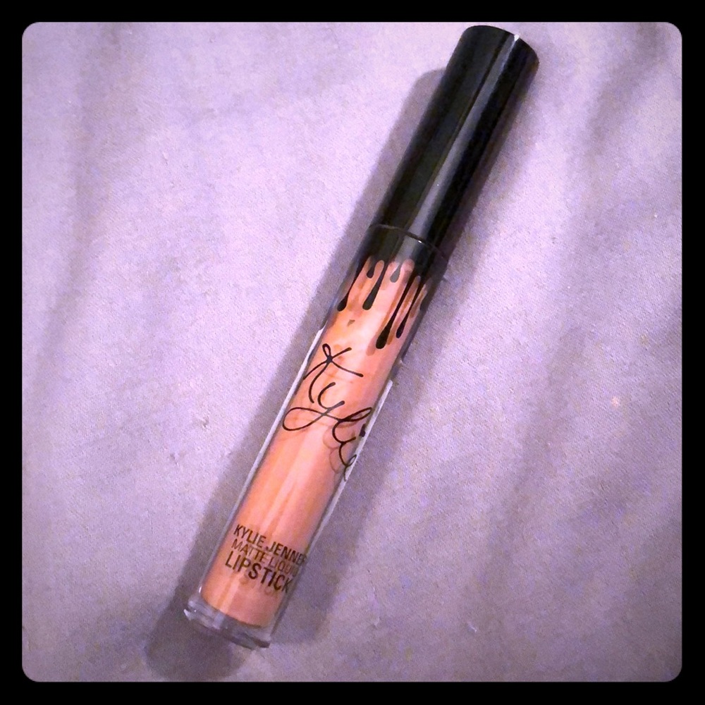 Kylie cosmetics Matte liquid lipstick in Dolce K